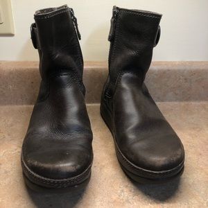 Fitflop boot size 7 brown women